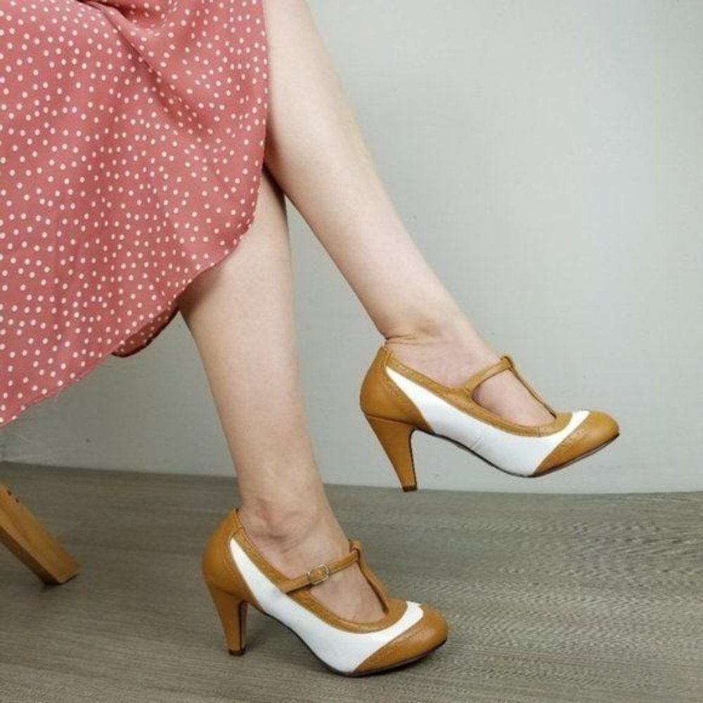 Vintage Style Rockabilly Two Tone T-Strap Pumps - Picture 3 of 7